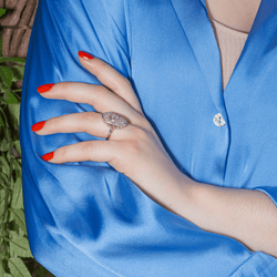 Bague Marquise en or blanc, platine et diamants - Castafiore