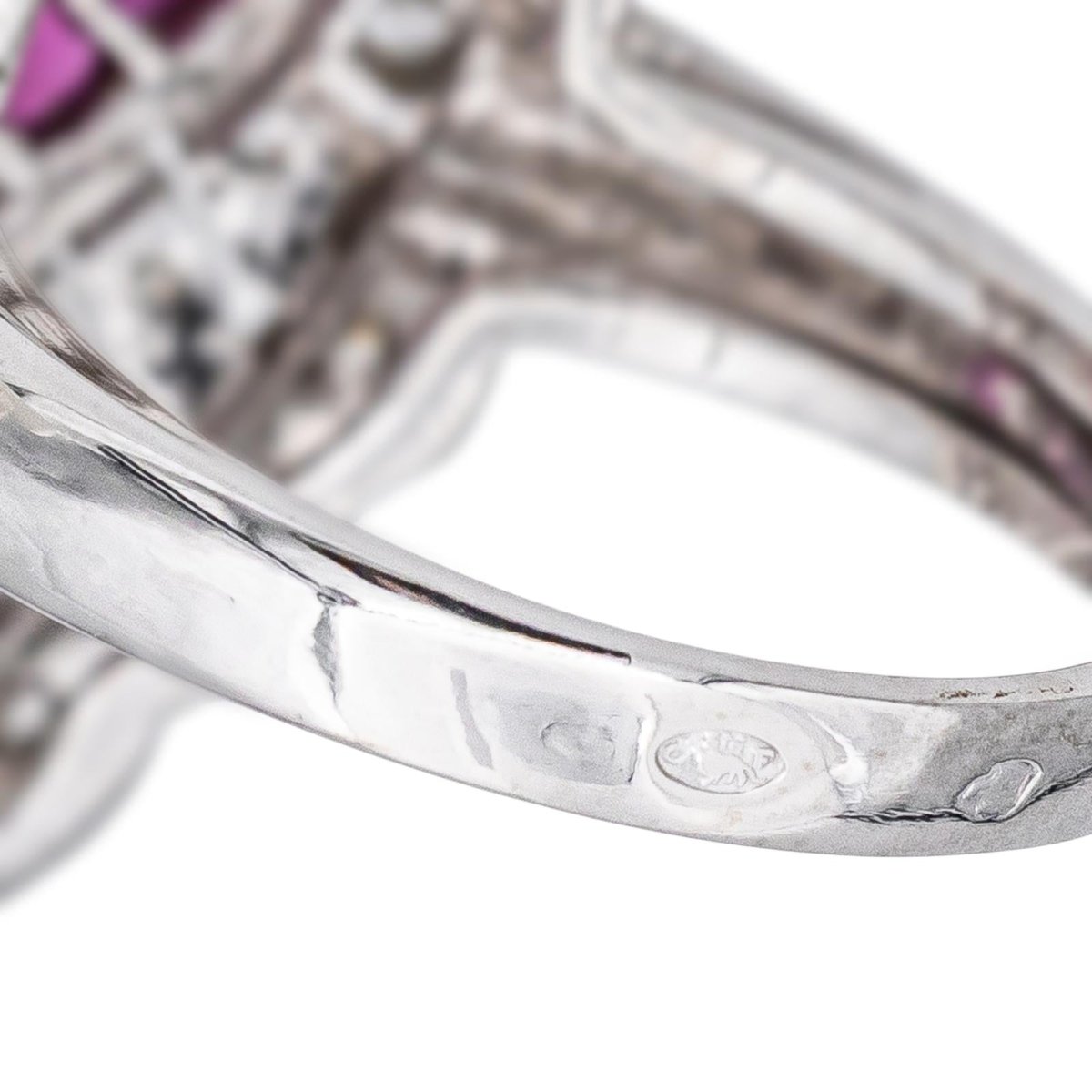 Bague Marquise en or blanc, platine, rubis et diamants - Castafiore