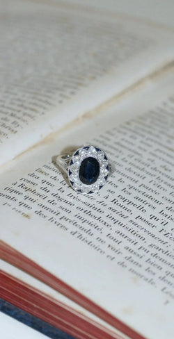 Bague Marquise en or blanc, platine, saphir et diamants - Castafiore