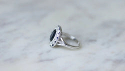 Bague Marquise en or blanc, platine, saphir et diamants - Castafiore