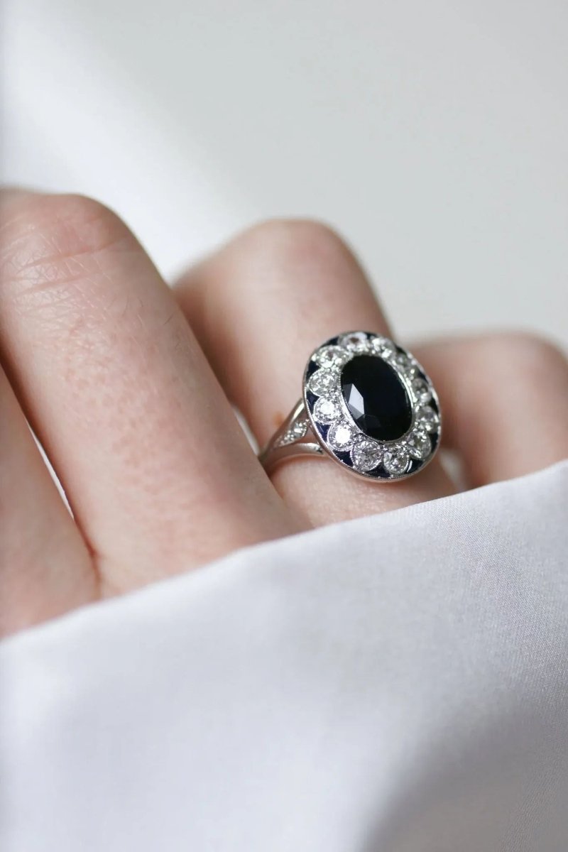 Bague Marquise en or blanc, platine, saphir et diamants - Castafiore