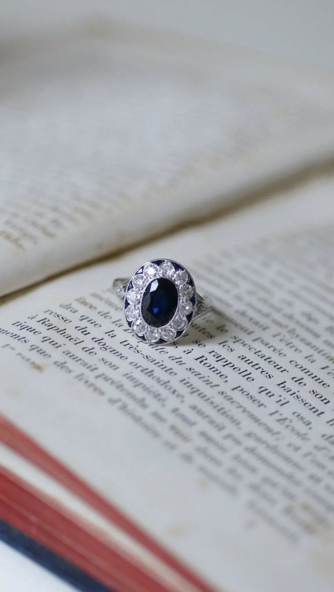 Bague Marquise en or blanc, platine, saphir et diamants - Castafiore