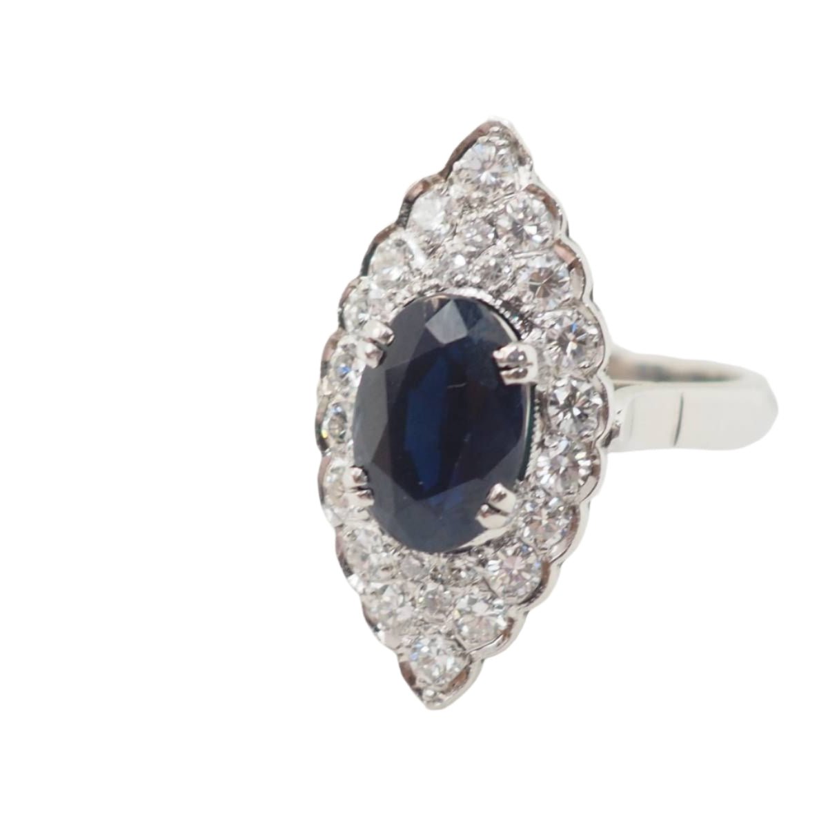 Bague Marquise en or blanc, saphir et diamants - Castafiore