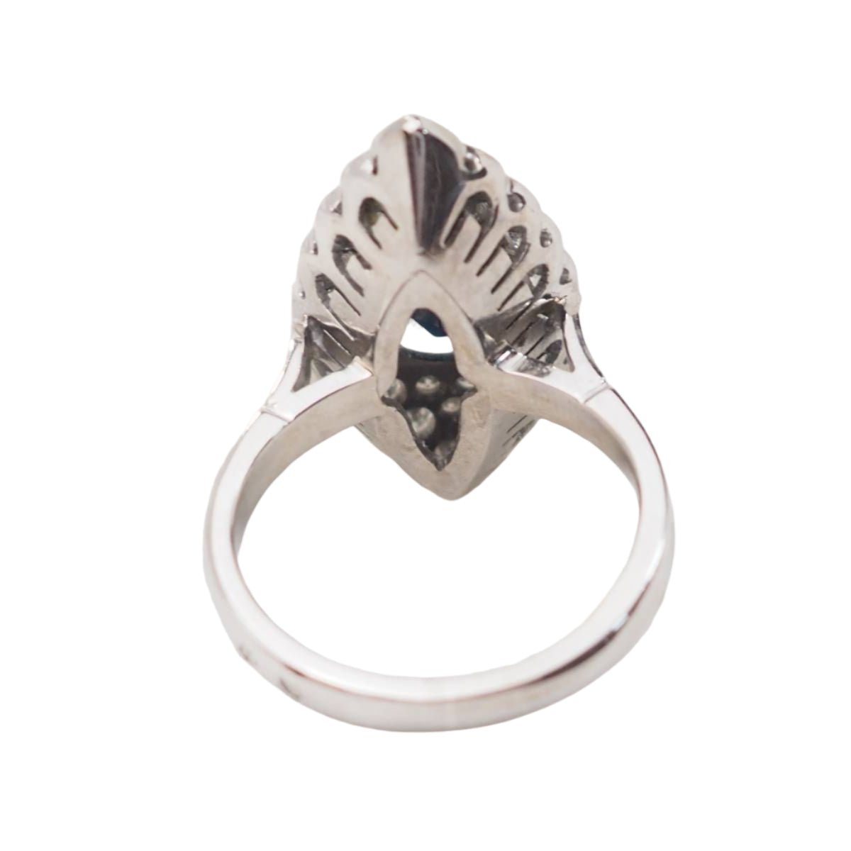 Bague Marquise en or blanc, saphir et diamants - Castafiore