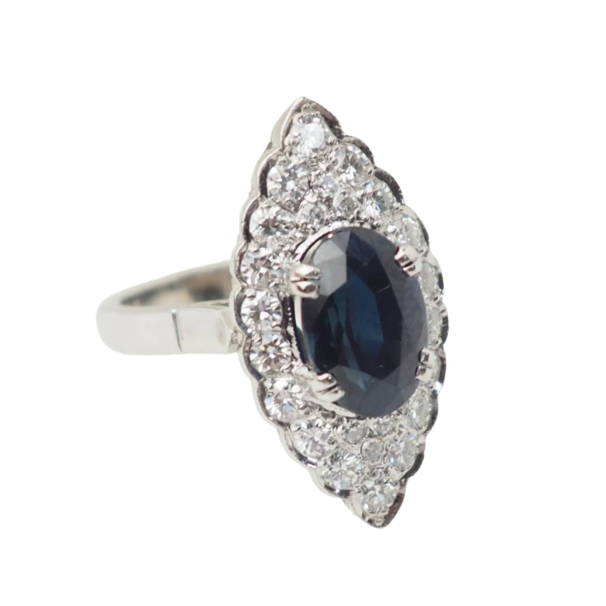 Bague Marquise en or blanc, saphir et diamants - Castafiore