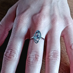 Bague Marquise en or blanc, saphirs et diamants - Castafiore