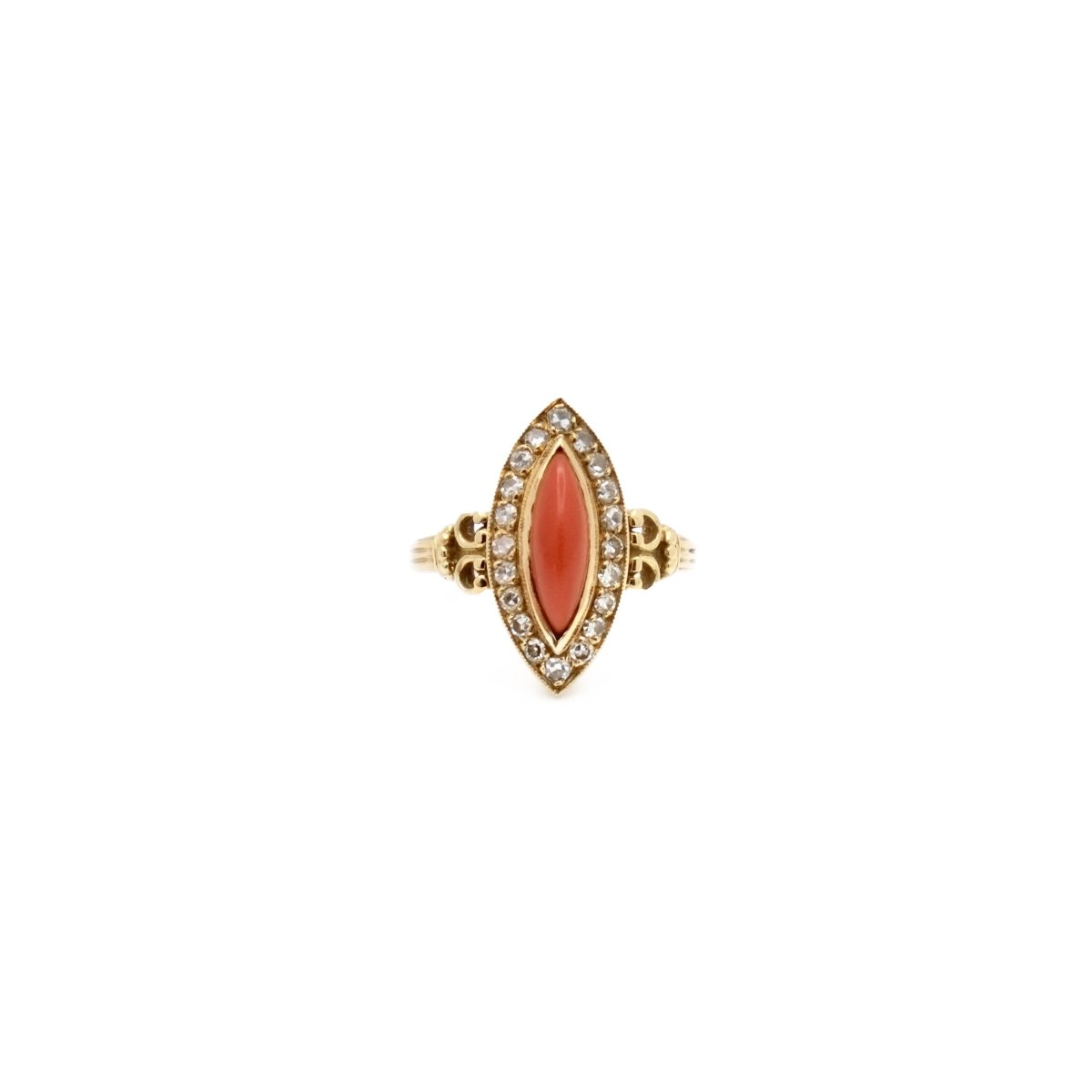 Bague Marquise en or jaune, corail et diamants - Castafiore