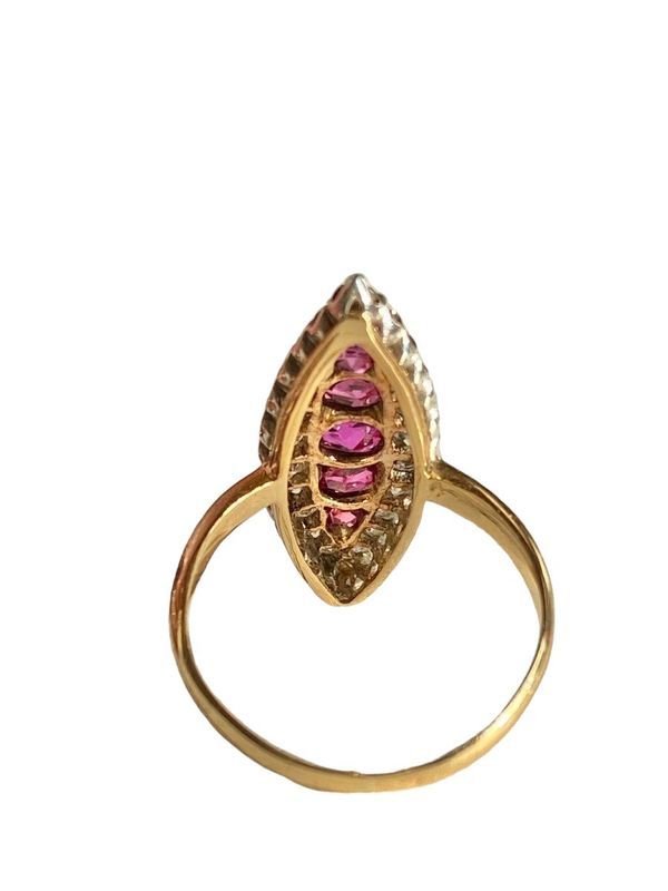 Bague Marquise, en or jaune et blanc - Castafiore