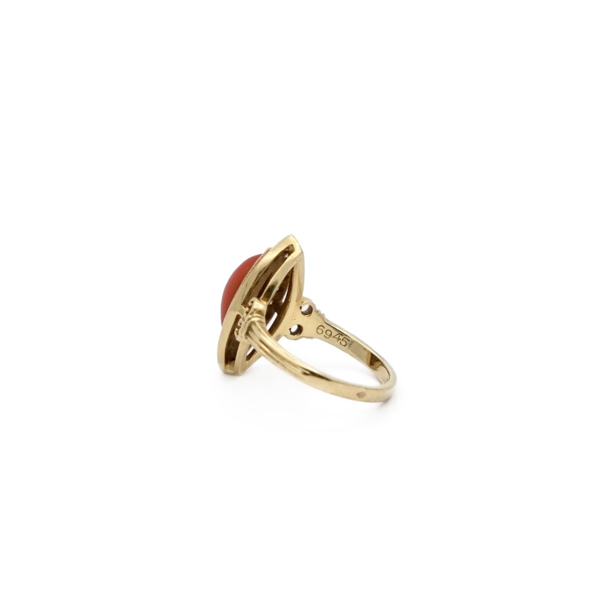 Bague marquise en or jaune et corail - Castafiore