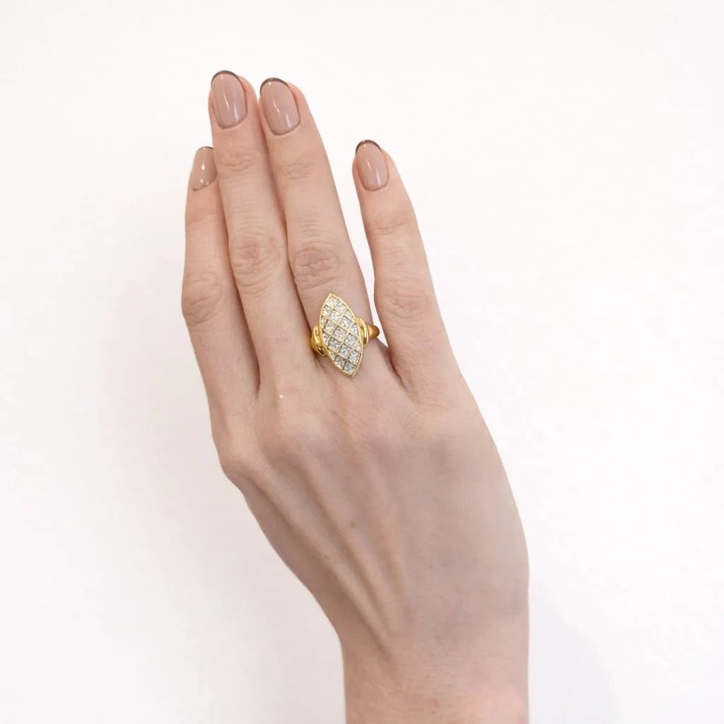 Bague Marquise en or jaune et diamants - Castafiore