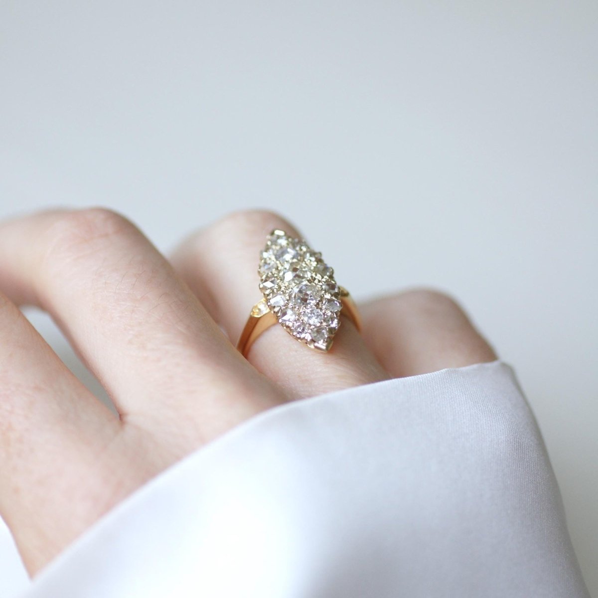 Bague Marquise en or jaune et diamants - Castafiore