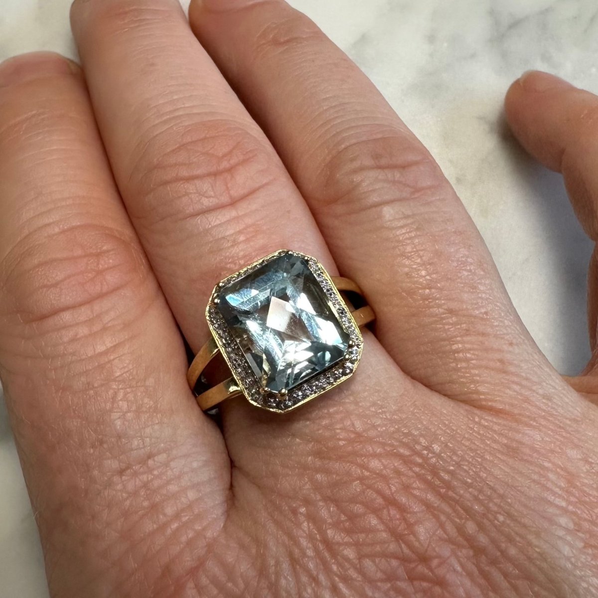 Bague Marquise en or jaune, or blanc, aigue - marine et diamants - Castafiore