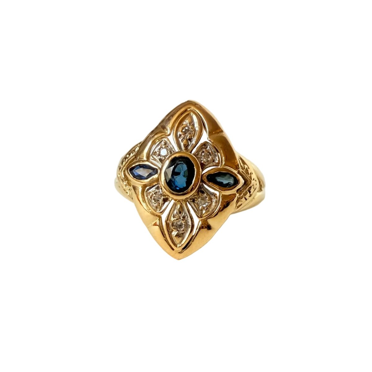 Bague Marquise en or jaune, or blanc, saphir, et diamants - Castafiore
