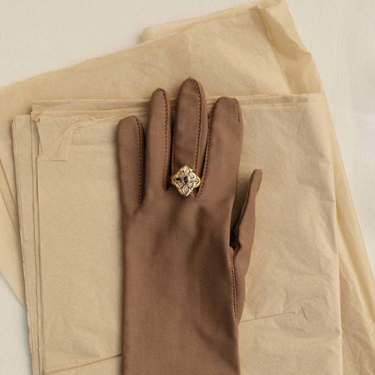 Bague Marquise en or jaune, or blanc, saphir, et diamants - Castafiore