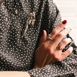 Bague Marquise en or jaune, perles et diamants - Castafiore