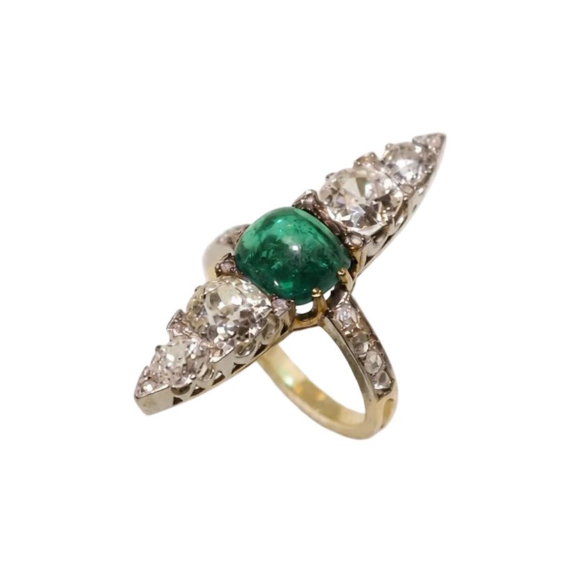 Bague Marquise en or jaune, platine, émeraude et diamants - Castafiore