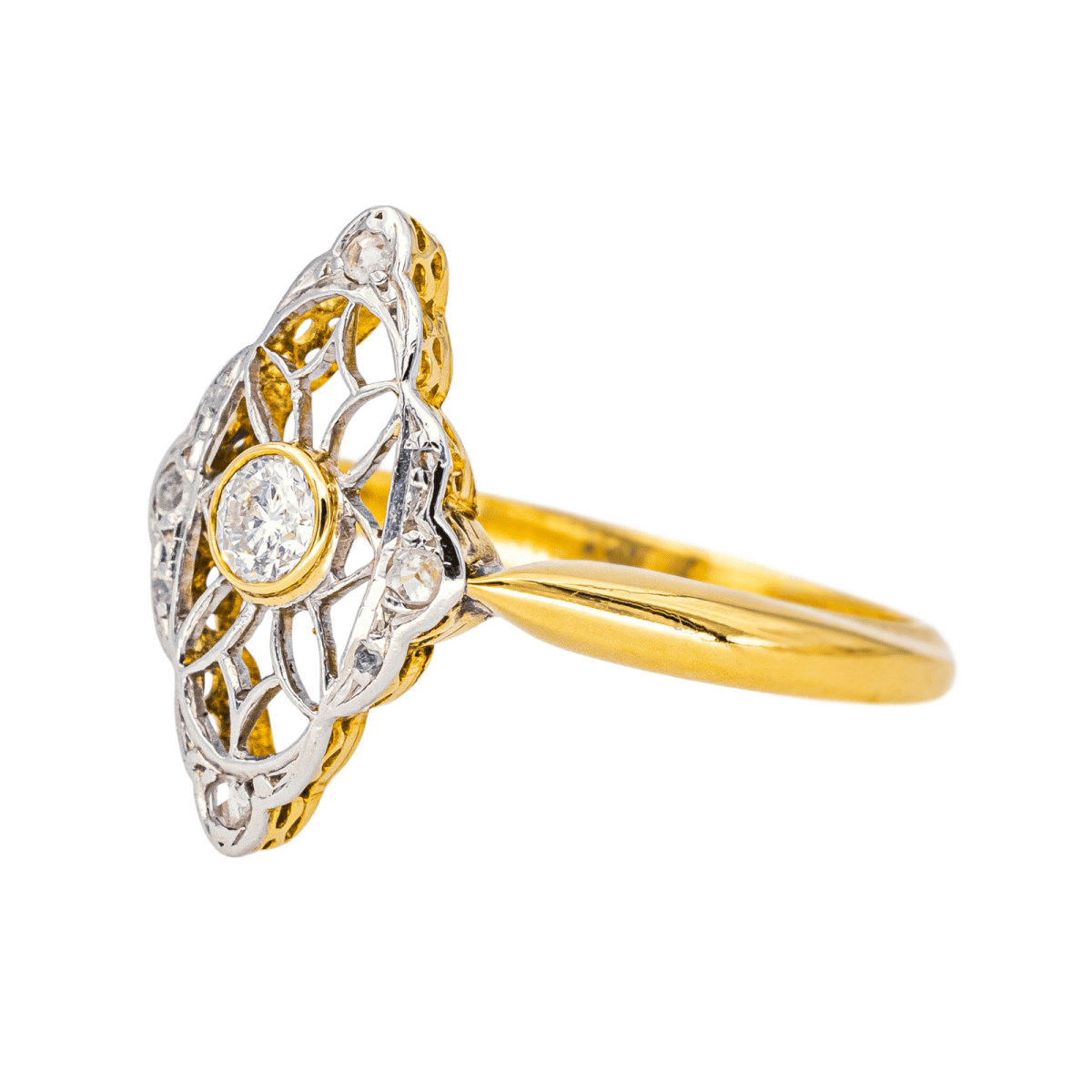 Bague Marquise en or jaune, platine et diamants - Castafiore