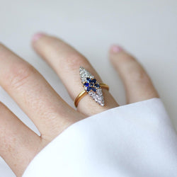 Bague Marquise en or jaune, platine, saphir et diamants - Castafiore