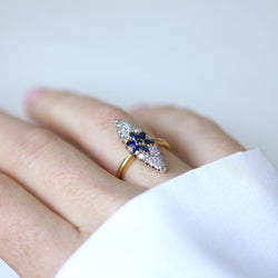 Bague Marquise en or jaune, platine, saphir et diamants - Castafiore