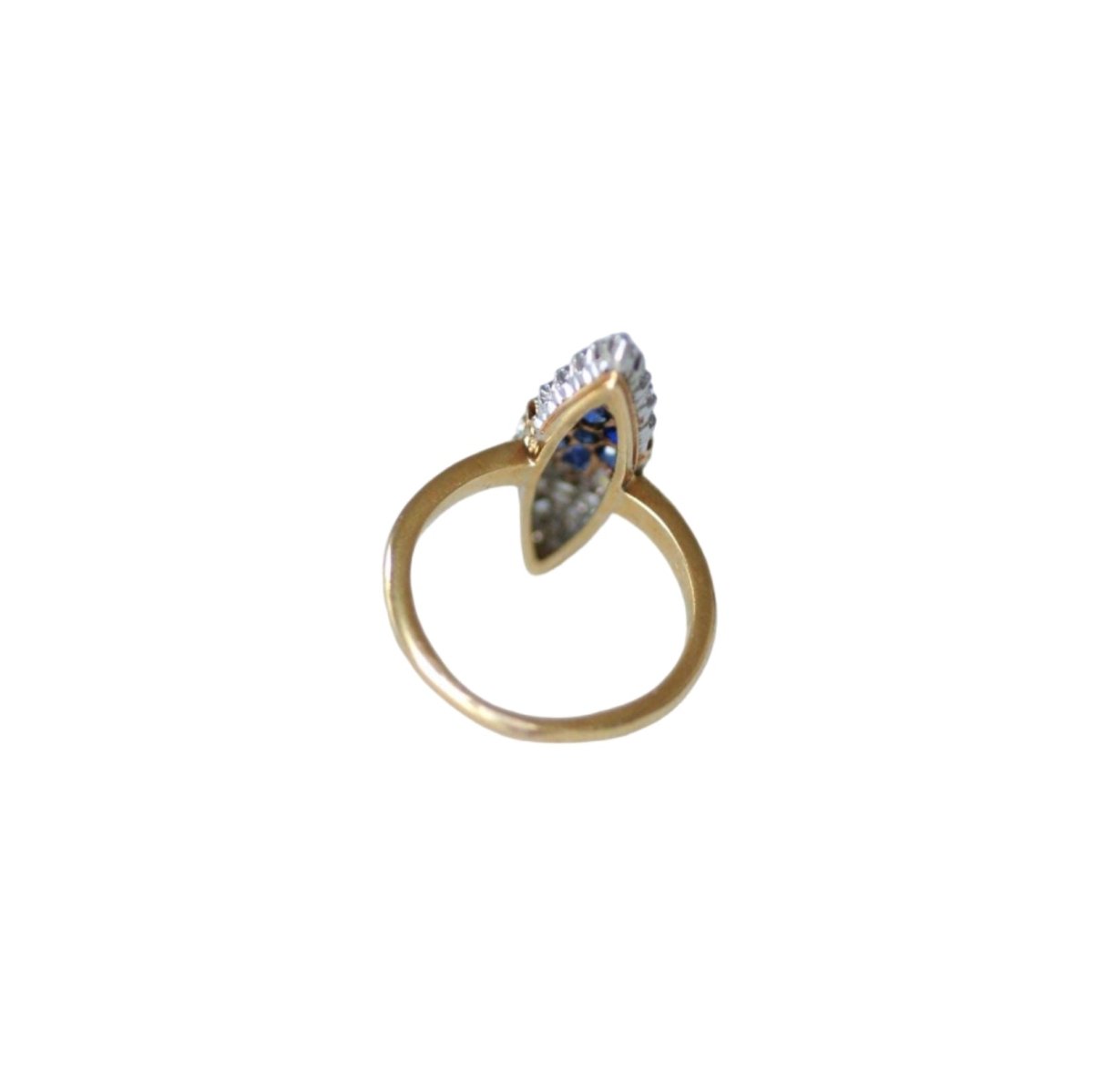 Bague Marquise en or jaune, platine, saphir et diamants - Castafiore