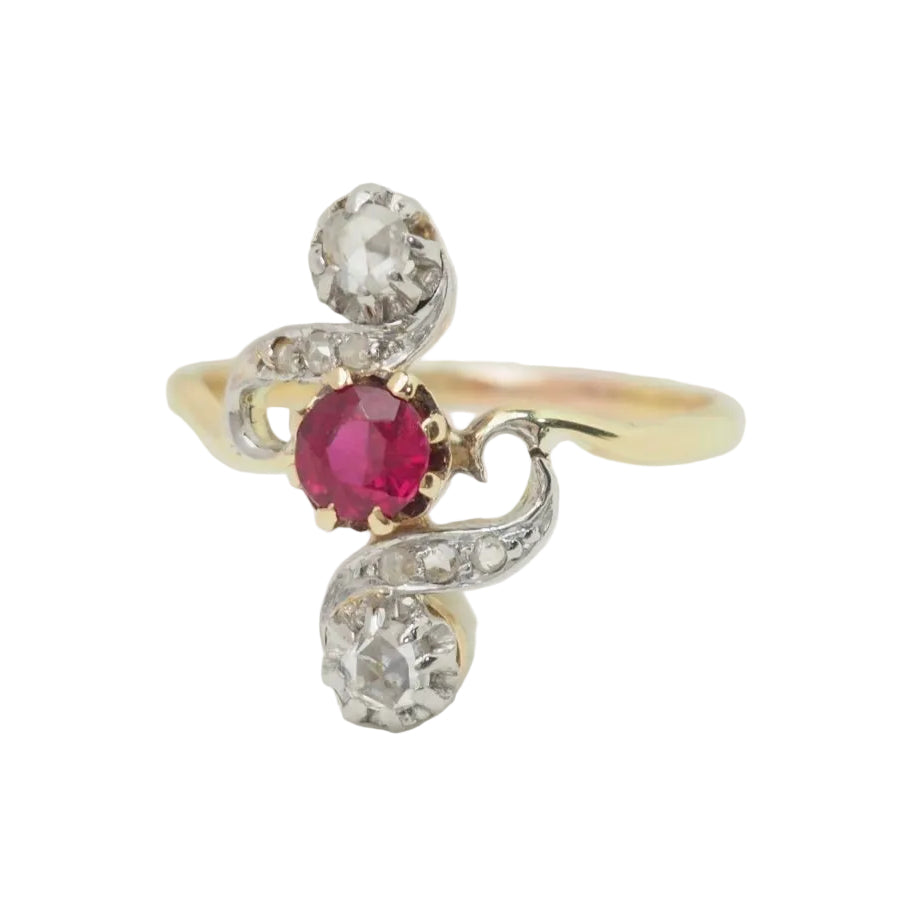 Bague marquise en or jaune, rubis et diamants - Castafiore