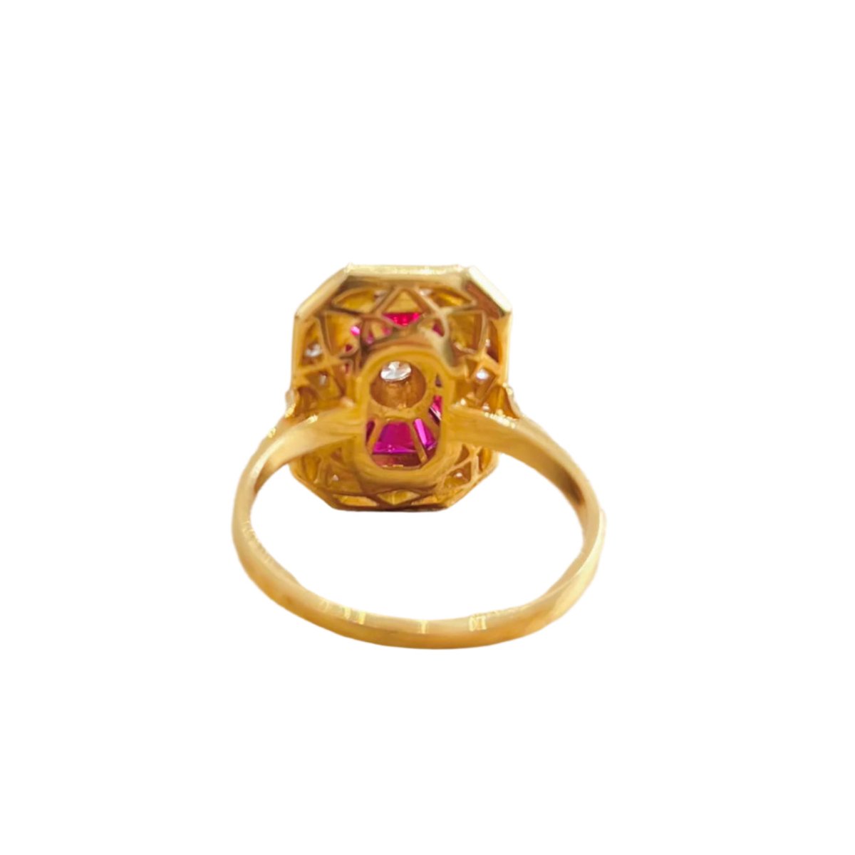 Bague Marquise en or jaune, rubis et diamants - Castafiore