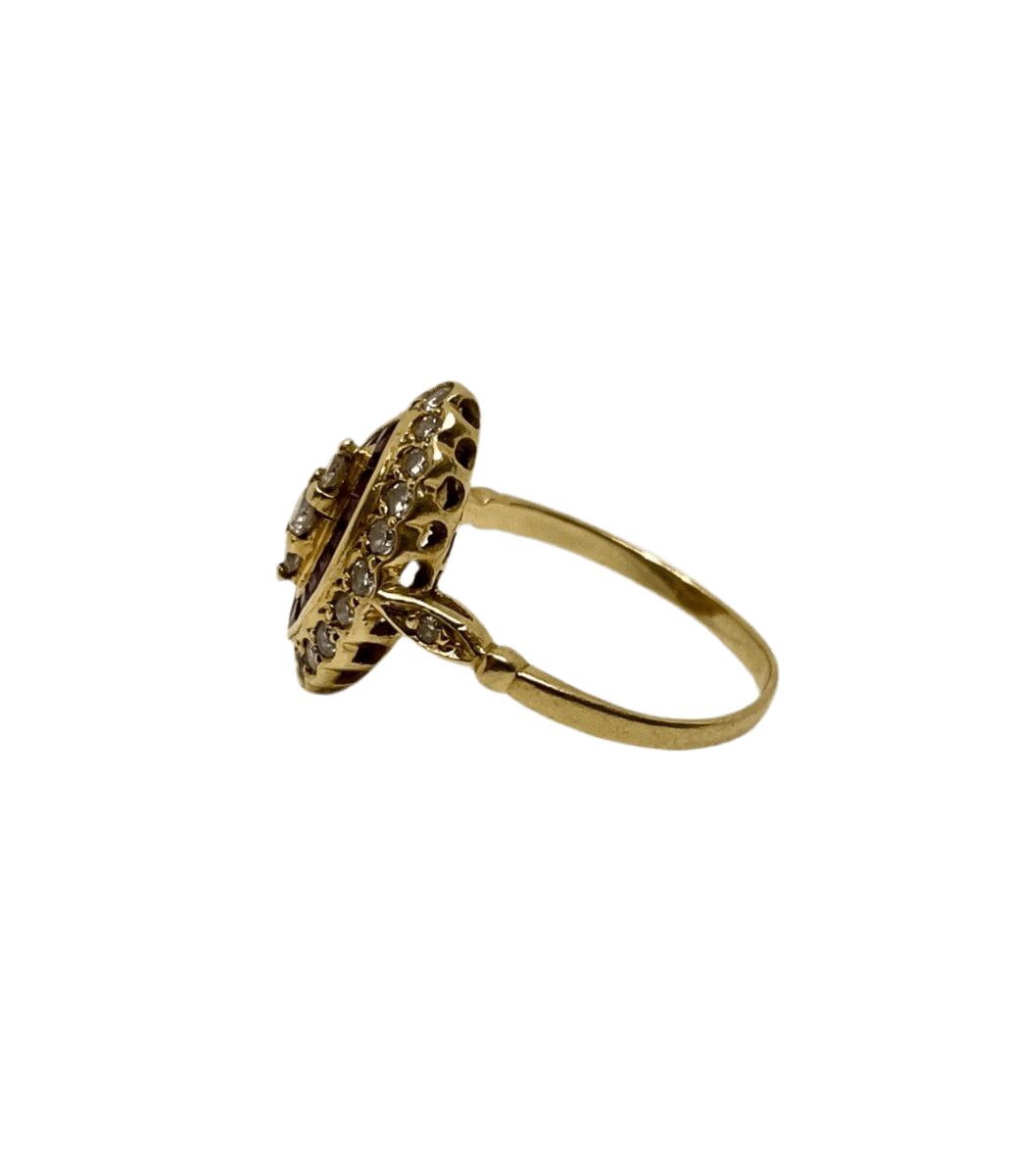 Bague Marquise en or jaune, rubis et diamants - Castafiore