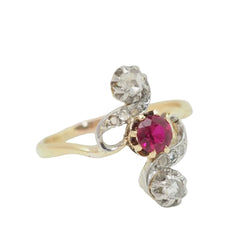 Bague marquise en or jaune, rubis et diamants - Castafiore