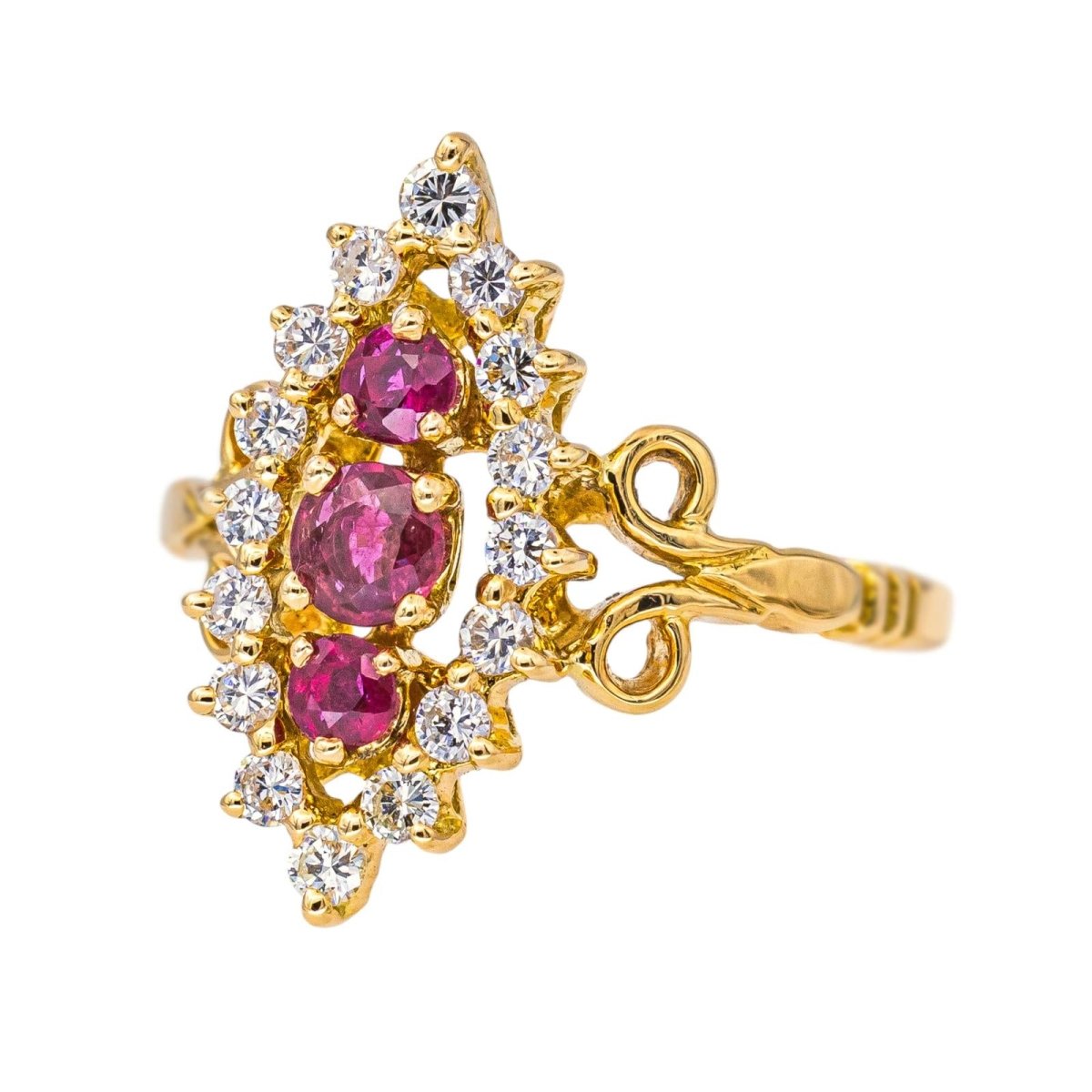 Bague Marquise en or jaune, rubis et diamants - Castafiore