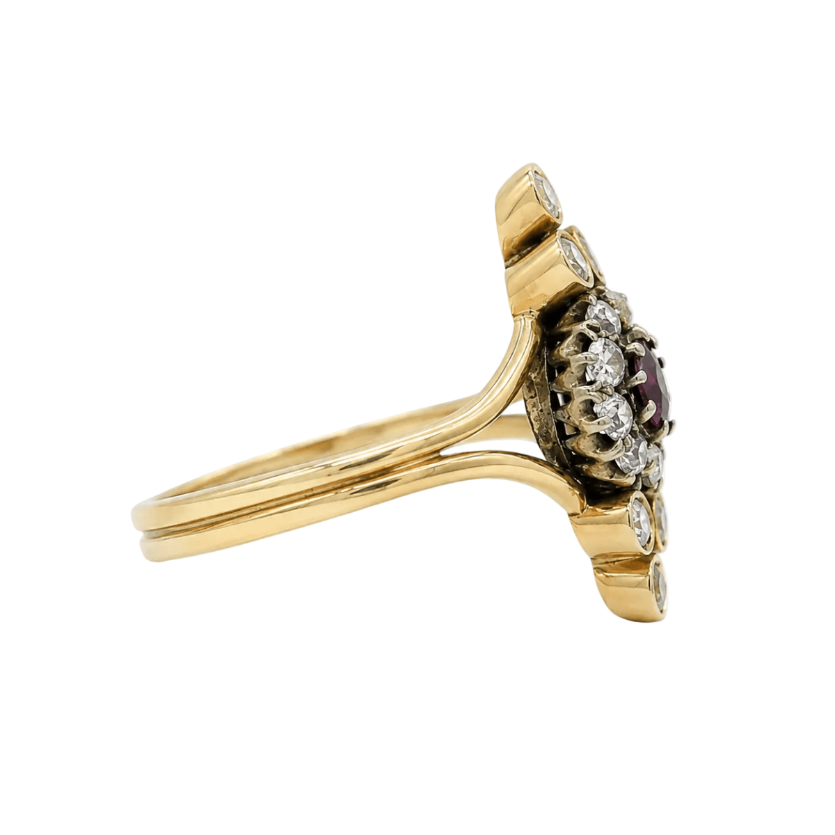 Bague Marquise en or jaune, rubis et diamants - Castafiore