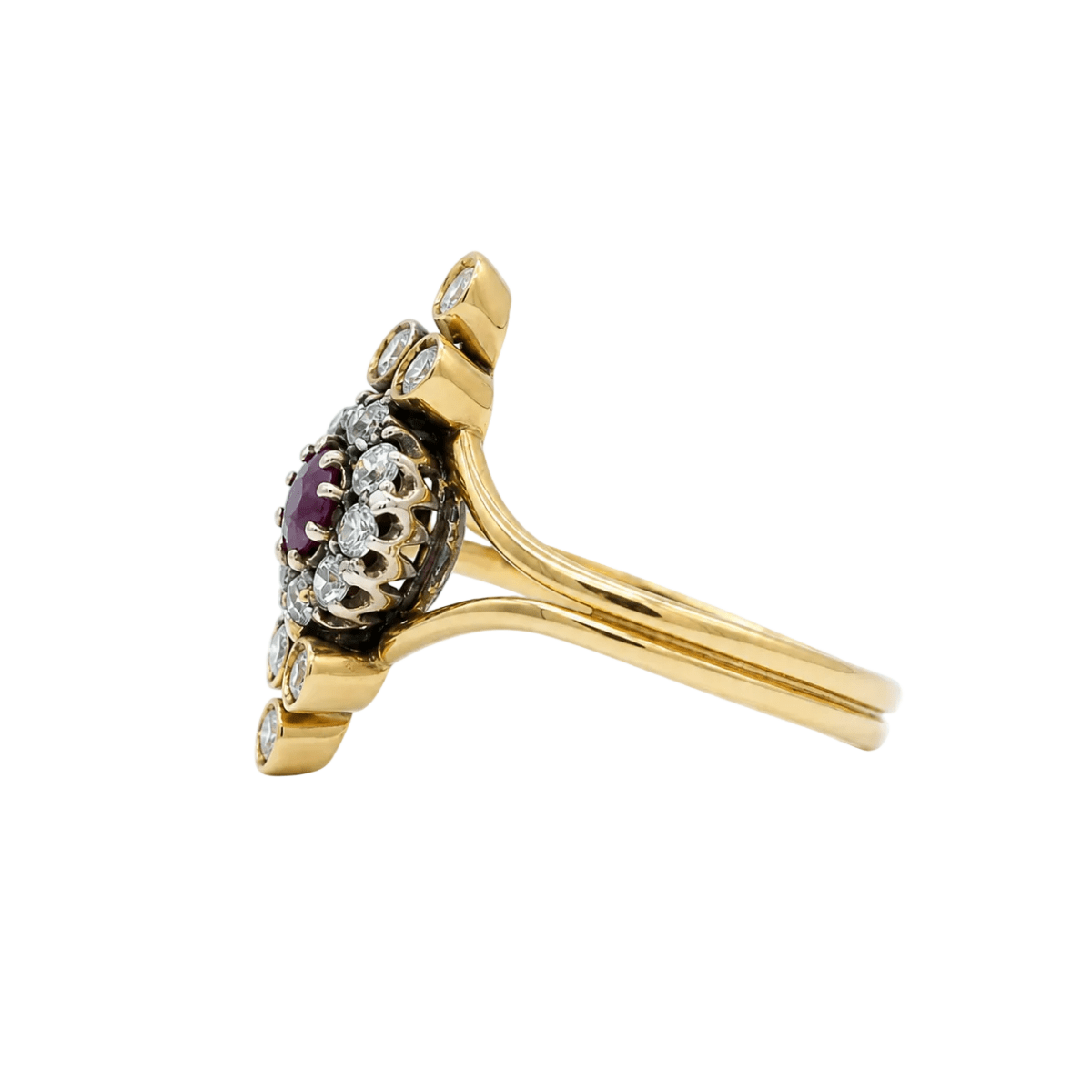 Bague Marquise en or jaune, rubis et diamants - Castafiore