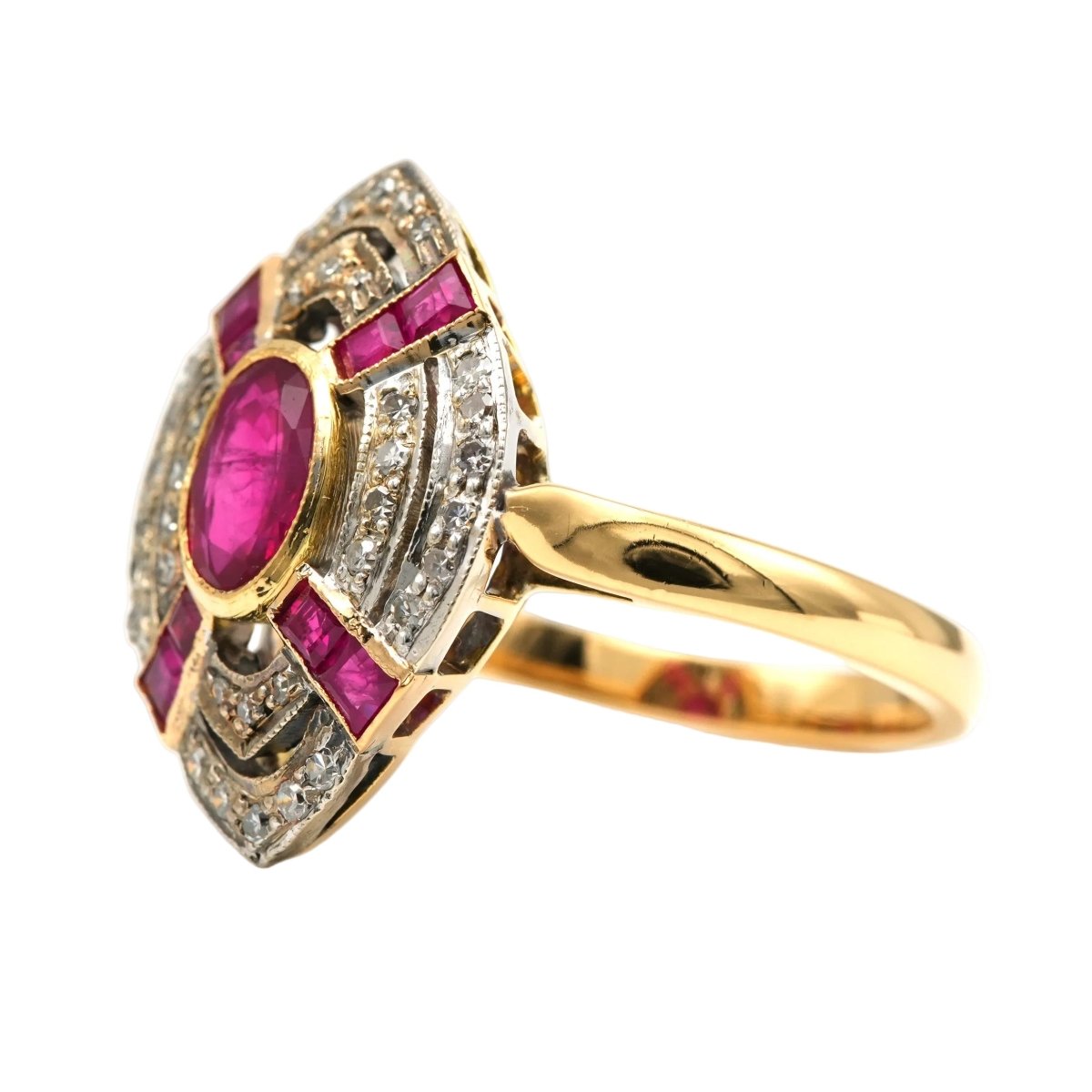 Bague Marquise en or jaune, rubis et diamants - Castafiore