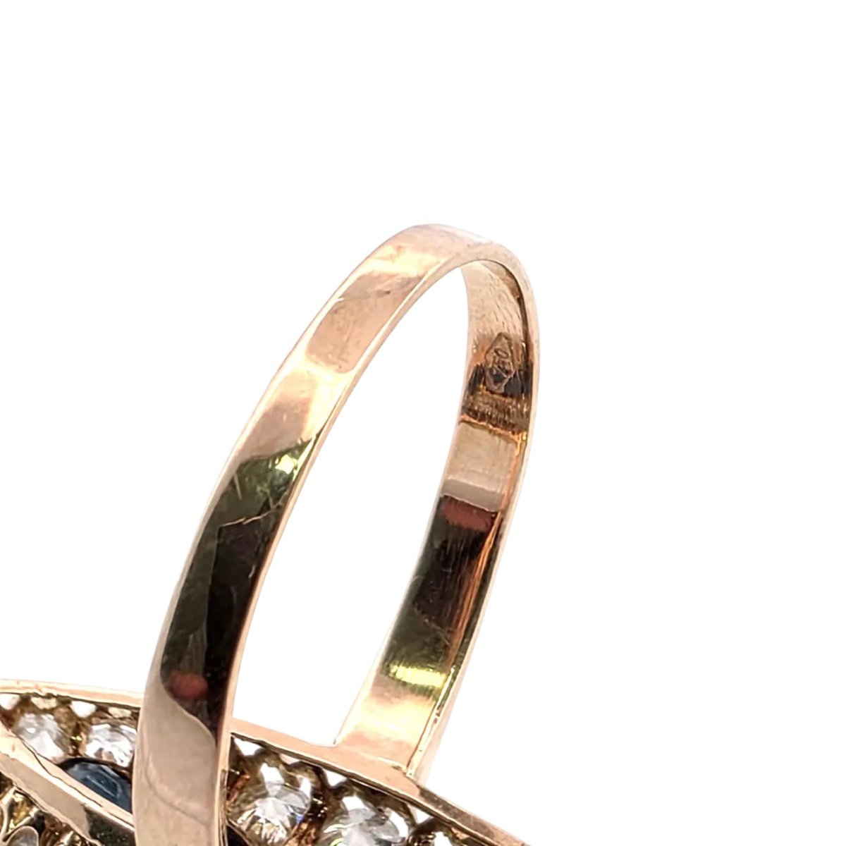 Bague Marquise en or jaune, saphirs et diamants - Castafiore
