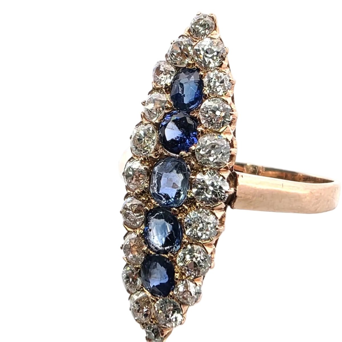 Bague Marquise en or jaune, saphirs et diamants - Castafiore