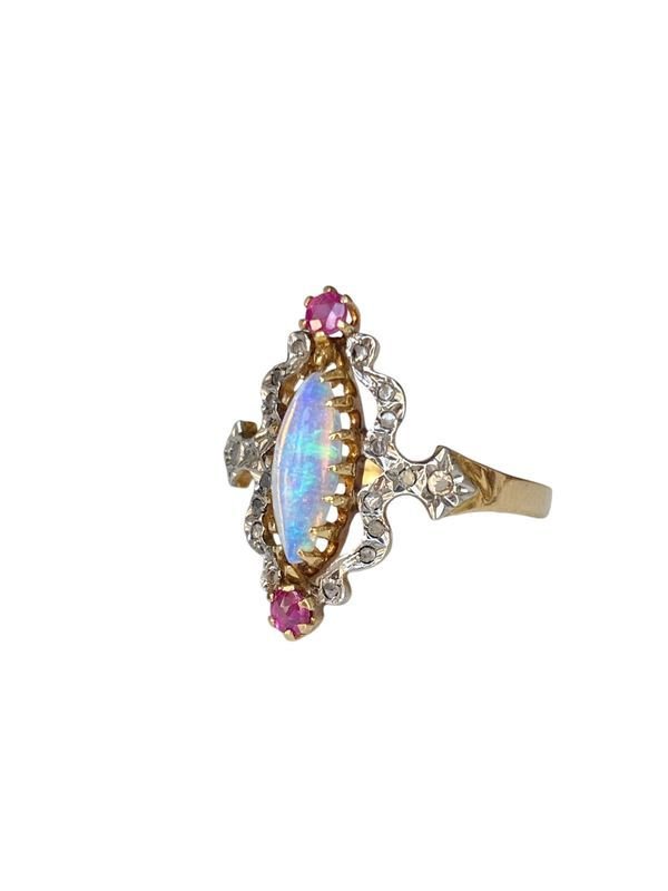 Bague marquise en or, opale, rubis et diamants - Castafiore