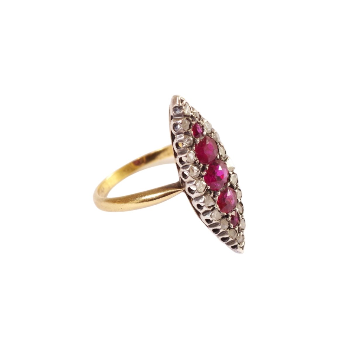 Bague Marquise en or rose, argent, rubis et diamants - Castafiore