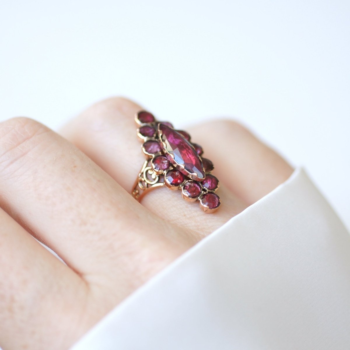 Bague Marquise en or rose et grenats - Castafiore