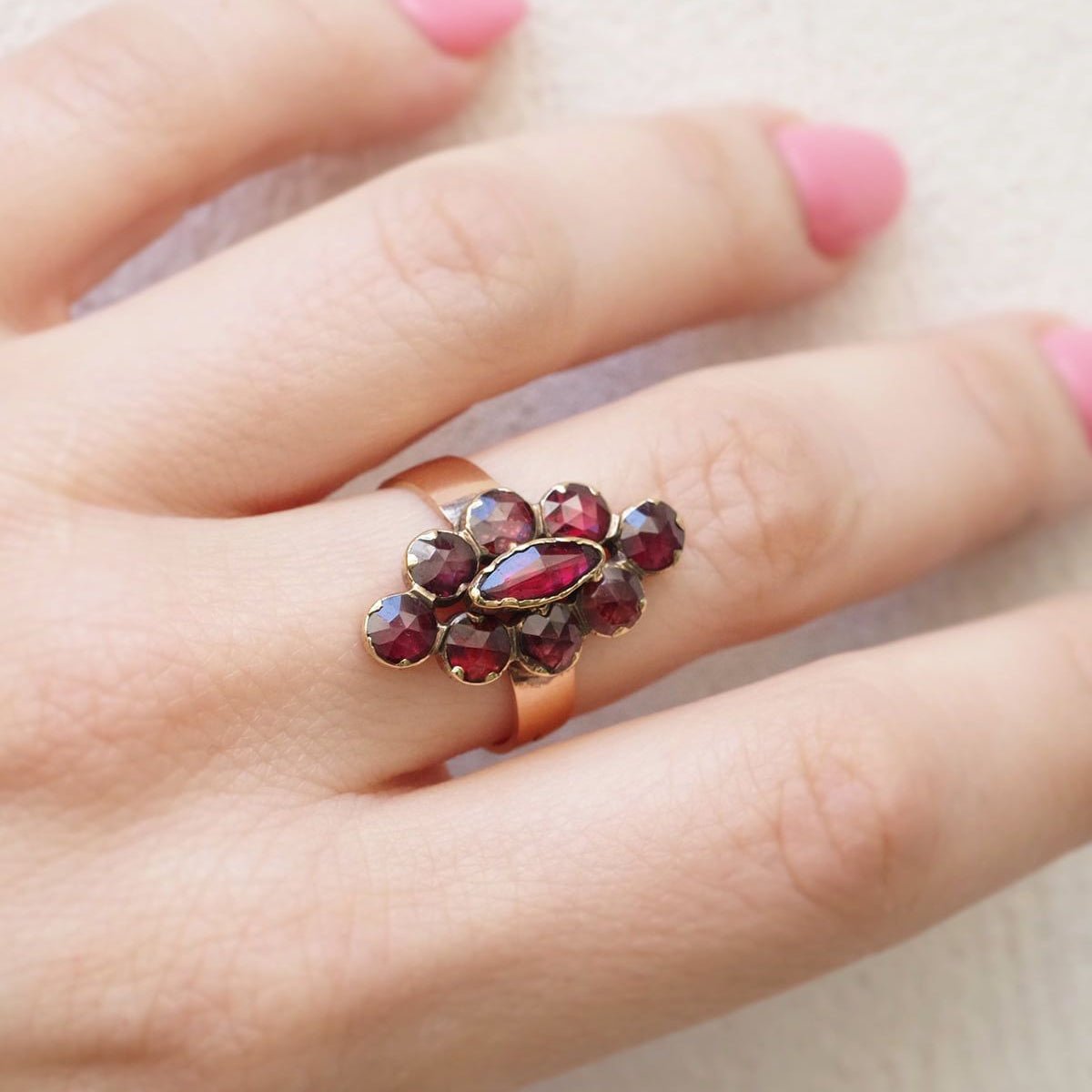 Bague Marquise en or rose et grenats - Castafiore