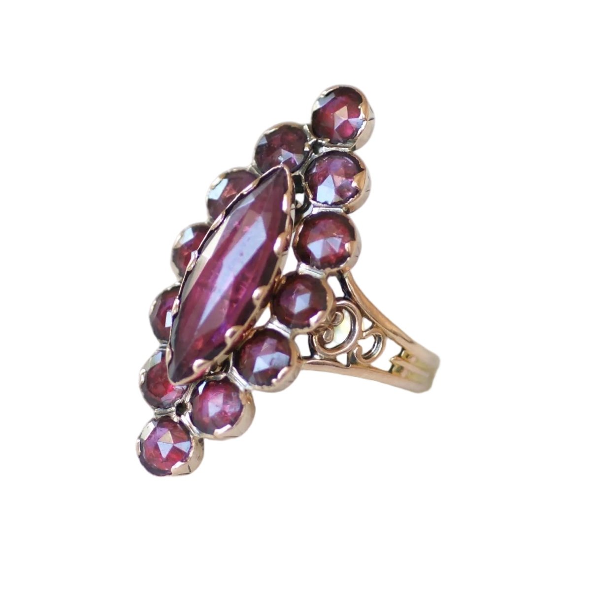 Bague Marquise en or rose et grenats - Castafiore