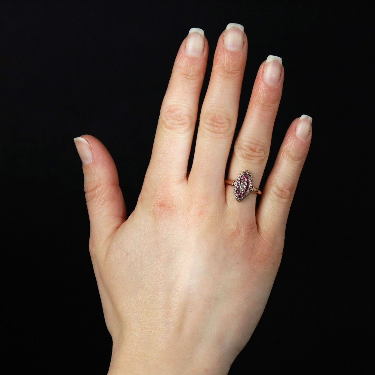 Bague Marquise en or rose, rubis et diamants - Castafiore