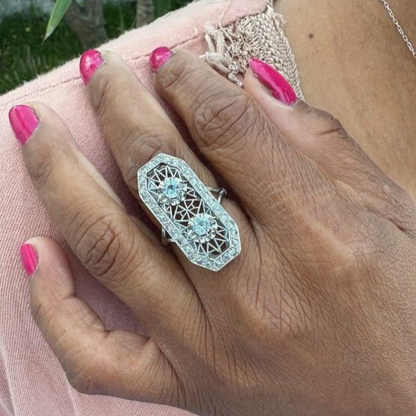 Bague Marquise en platine, aigue - marine et diamants - Castafiore