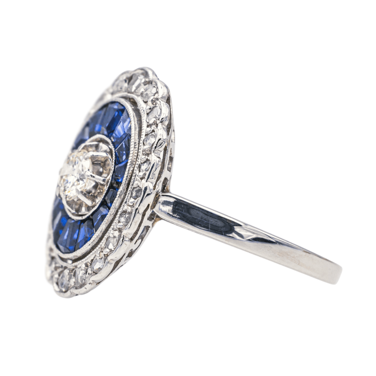 Bague Marquise en platine, saphir et diamants - Castafiore