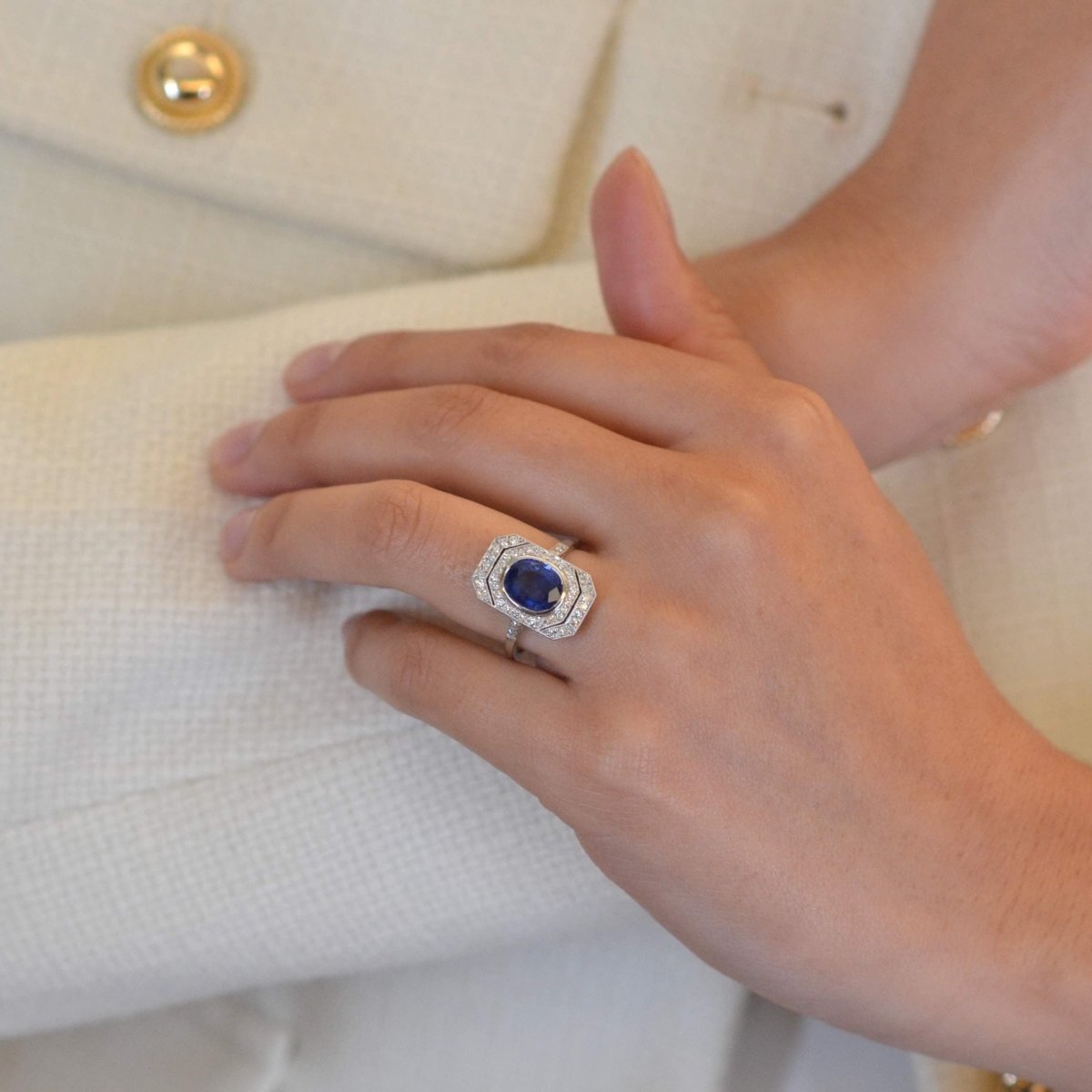 Bague Marquise en platine, saphir et diamants - Castafiore