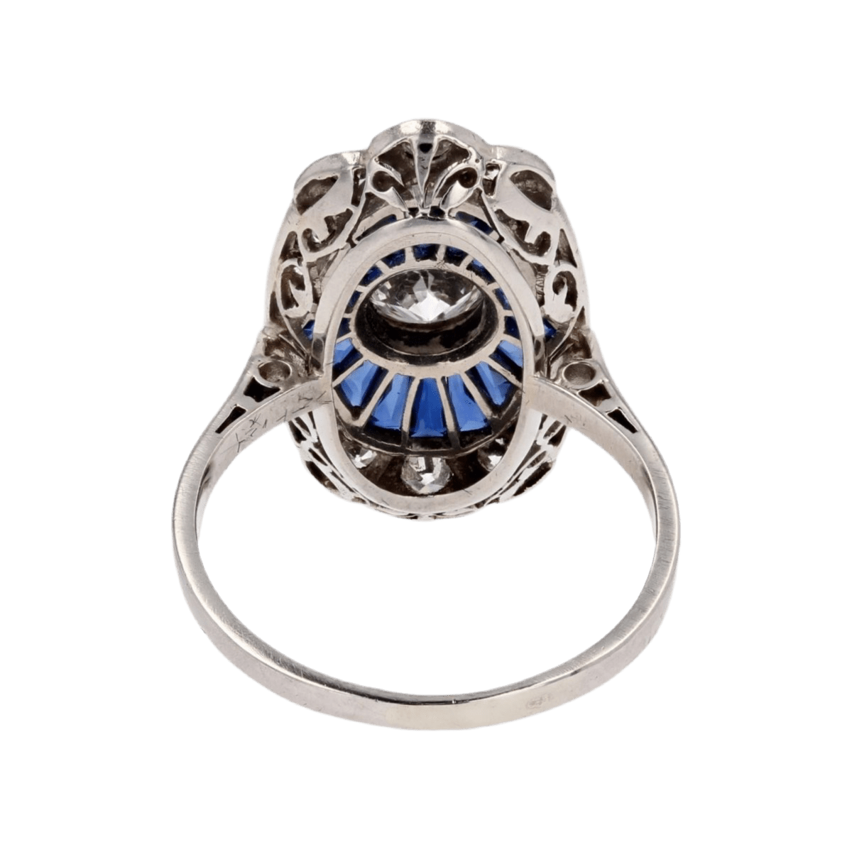 Bague Marquise en platine, saphirs et diamants - Castafiore