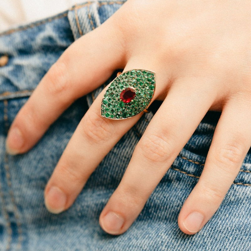 Bague Marquise GUY BARUCH en or jaune, rubis et émeraudes - Castafiore