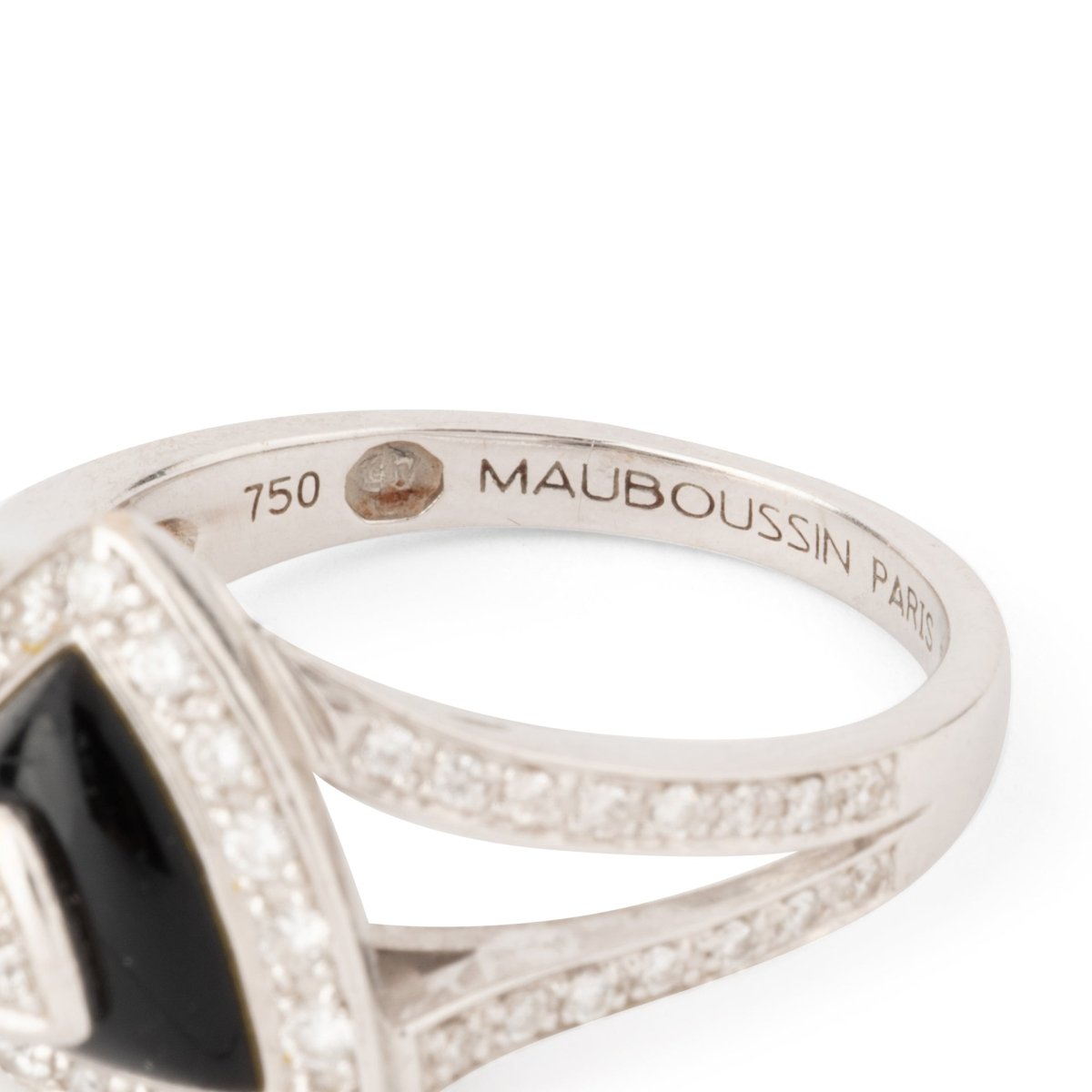 Bague Marquise MAUBOUSSIN en or blanc, onyx et diamants - Castafiore