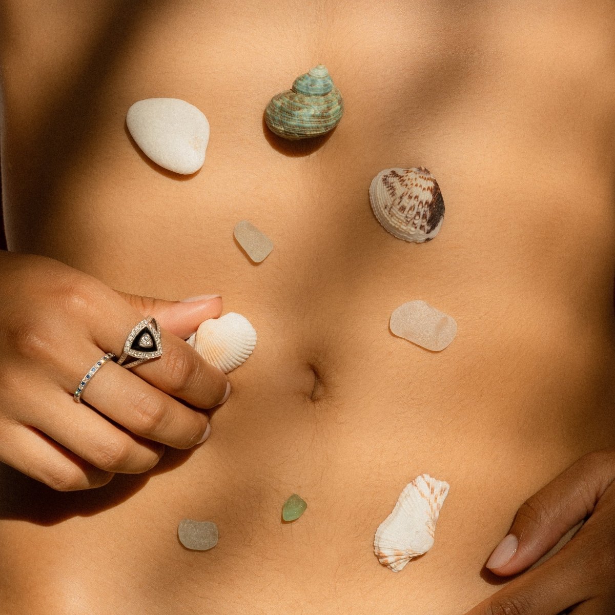 Bague Marquise MAUBOUSSIN en or blanc, onyx et diamants - Castafiore