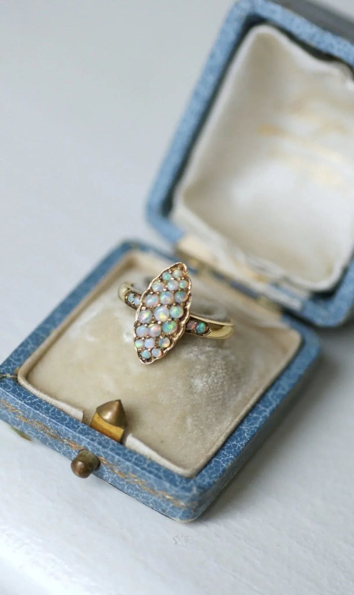 Bague marquise opales sur or - Castafiore