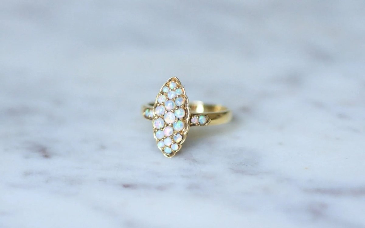 Bague marquise opales sur or - Castafiore