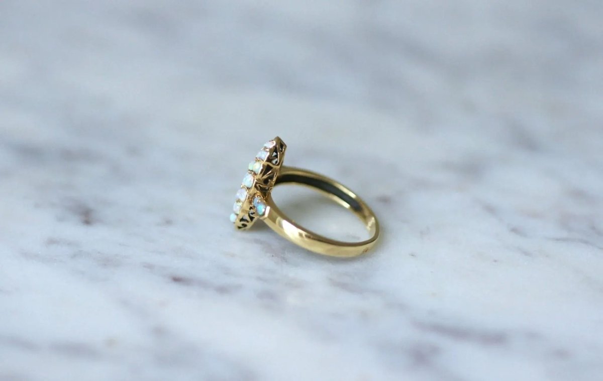 Bague marquise opales sur or - Castafiore